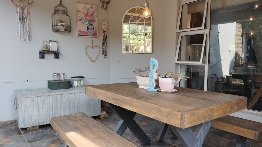 5 Bedroom Property for Sale in Fraaiuitsig Western Cape